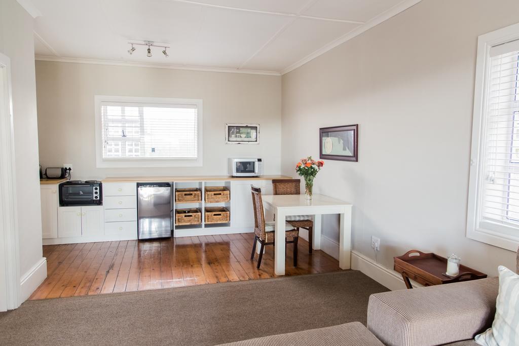 Nahoon Beach Villas Self Catering Apartments 이스트런던 객실 사진